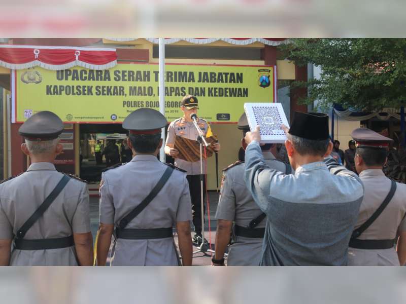 Kapolres Bojonegoro Pimpin Serah Terima Jabatan Kapolsek Jajaran