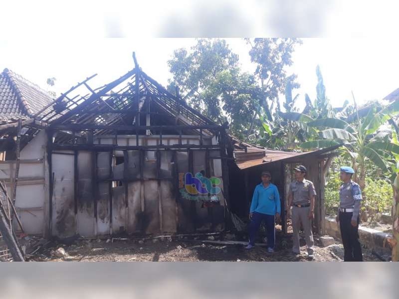 Diduga Akibat Korsleting Listrik, Dapur Milik Warga Ngasem Bojonegoro Terbakar