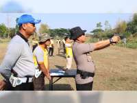 Tingkatkan Kemampuan Anggota, Polres Blora Gelar Latihan Menembak