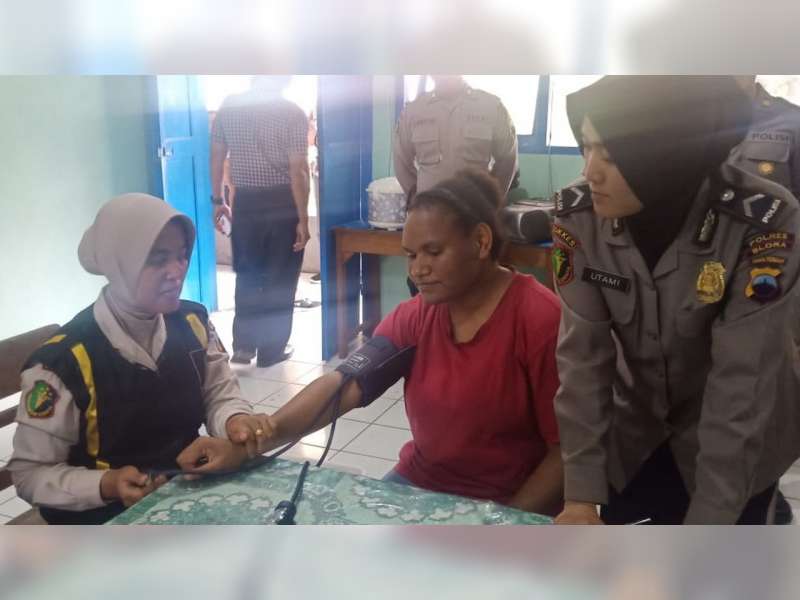 Polres Blora Beri Pemeriksaan Kesehatan Gratis Bagi Pelajar Papua Yang Tinggal di Blora