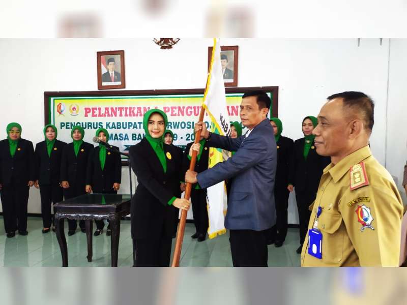 Ketua Umum KONI Bojonegoro Lantik Pengurus Perwosi