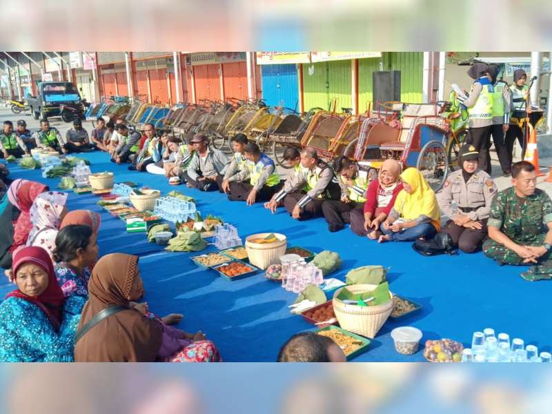 Sat Lantas Polres Blora Gelar Makan Bersama Ratusan Pedagang Pasar
