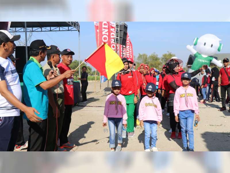 Peringati HUT Kemerdekaan RI, Warga Desa Genjor Sugihwaras Bojonegoro Gelar Jalan Sehat