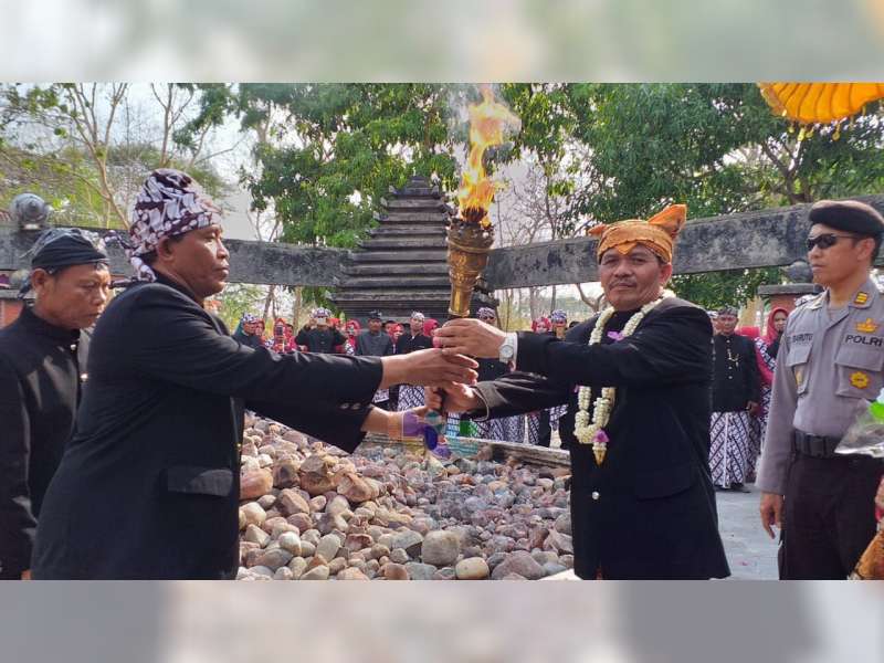 Grebeg Berkah Bojonegoro Diawali Prosesi Pengambilan Api 'Semangat' dari Khayangan Api&nbsp;