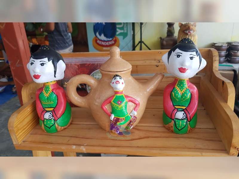 Perajin Gerabah Desa Rendeng Malo, Bojonegoro, Luncurkan Motif 'Thengul'