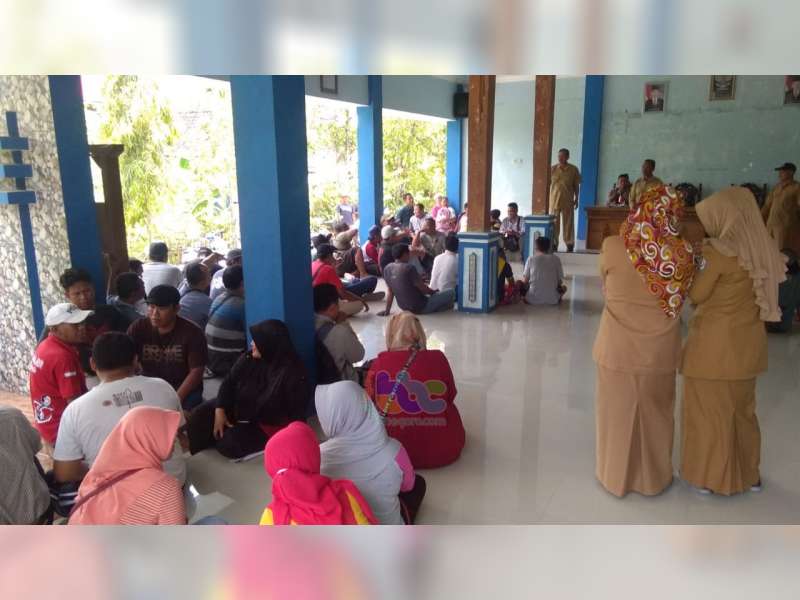 Puluhan Warga Desa Pacul Bojonegoro Kota Datangi Balai Desa, Pertanyakan Tunggakan PBB