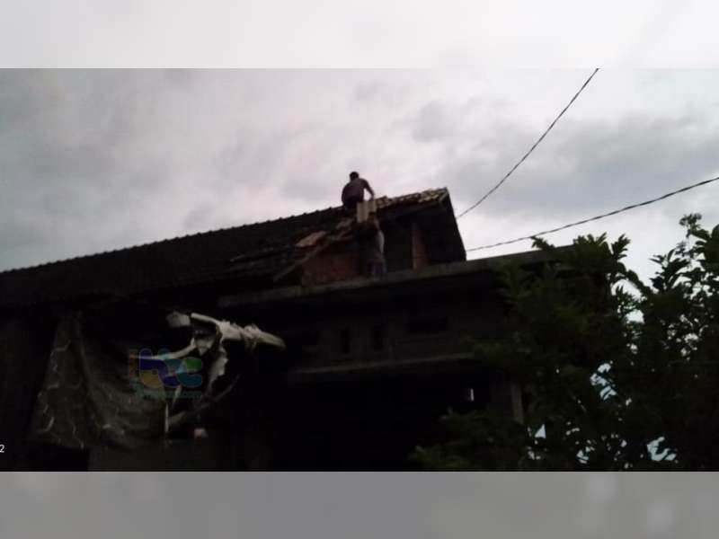 Ratusan Rumah Warga di Kota Bojonegoro Rusak Ringan, Akibat Diterjang Angin Kencang