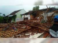 Balai Desa Bondol Kecamatan Ngambon Bojonegoro Roboh Diterjang Angin Kencang