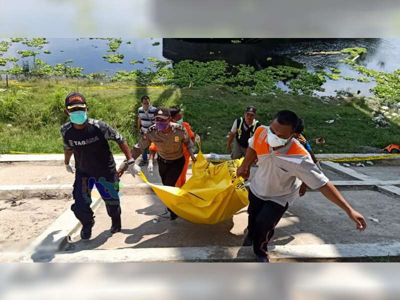 Mayat Perempuan Tanpa Identitas Ditemukan Mengapung di Bawah Jembatan Kasiman Bojonegoro