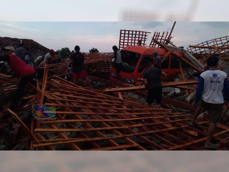 Angin Terjang Kedungadem Bojonegoro, 3 Bagunan Roboh, Kerugian Capai Rp 350 Juta