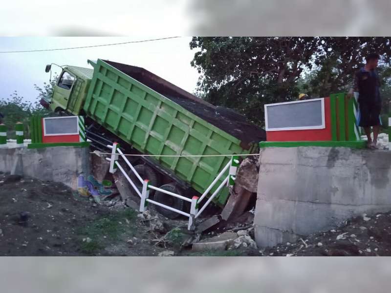 Dampak Runtuhnya Jembatan di Ngasem Bojonegoro, Warga Harus Tempuh Jarak 20 Kilometer