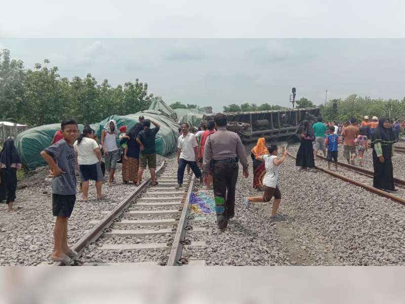 Kereta Api Barang Jakarta - Surabaya, Terguling di Doplang Blora, Tidak Ada Korban Jiwa