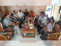 Kepala Desa se Kecamatan Tambakrejo Bojonegoro Bertemu Mensesneg saat Pulang Kampung