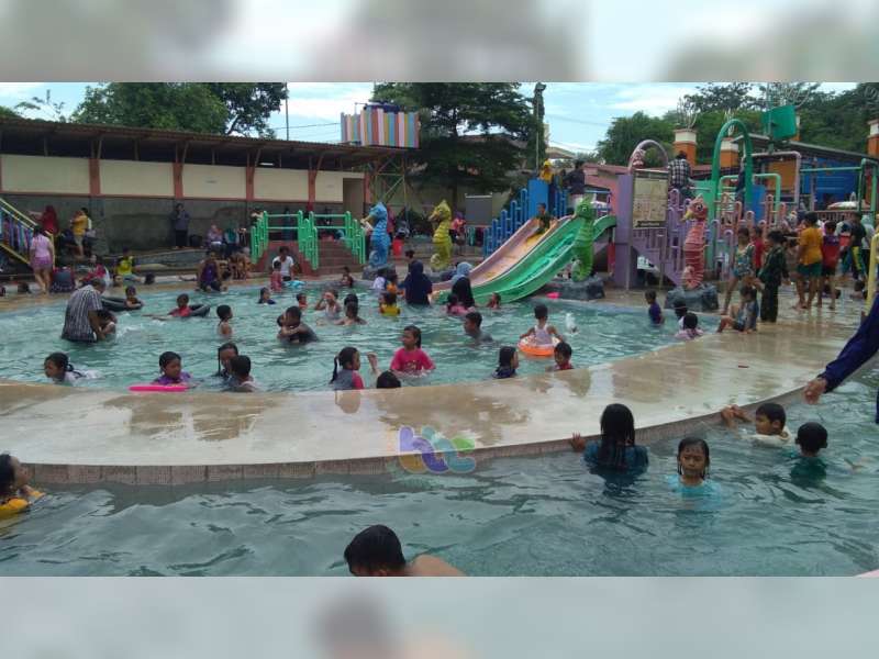 Libur Akhir Tahun, Wahana Wisata Dander Water Park Bojonegoro, Ramai Didatangi Pengunjung