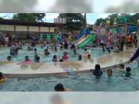Libur Akhir Tahun, Wahana Wisata Dander Water Park Bojonegoro, Ramai Didatangi Pengunjung