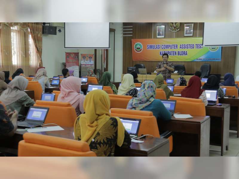 Pendaftar CPNS dari Luar Kota, Antusias Ikuti Simulasi CAT di Blora
