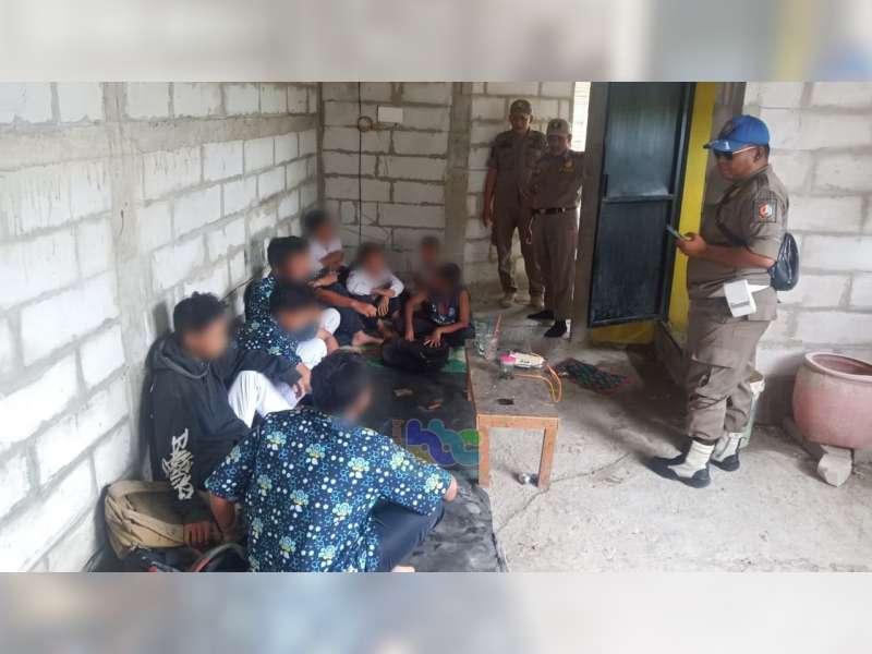 Razia Pelajar, Satpol PP Bojonegoro Dapati Video Porno di Sebuah HP Pelajar yang Bolos