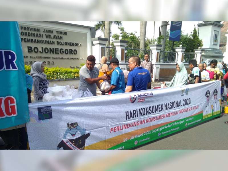 Pemprov Jatim Gelar Pasar Murah di Bojonegoro, Jual Gula Pasir Rp 12 000 Per Kilogram