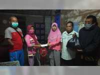 Kaum Difabel Blora Bagikan Sembako pada Warga Terdampak Virus Corona