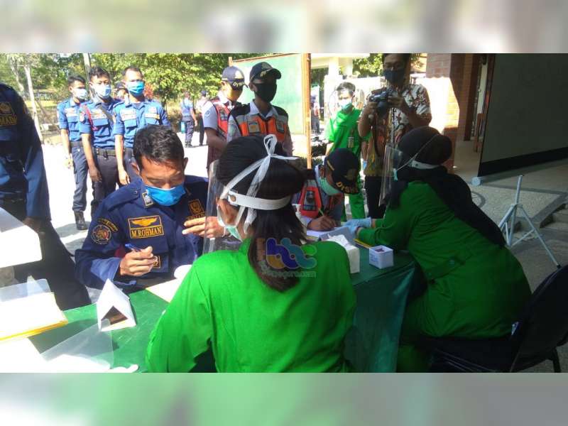 Tim Hunter Covid-19 Pemprov Jatim Gelar Rapid Test dan Swab TCM Massal, di Bojonegoro