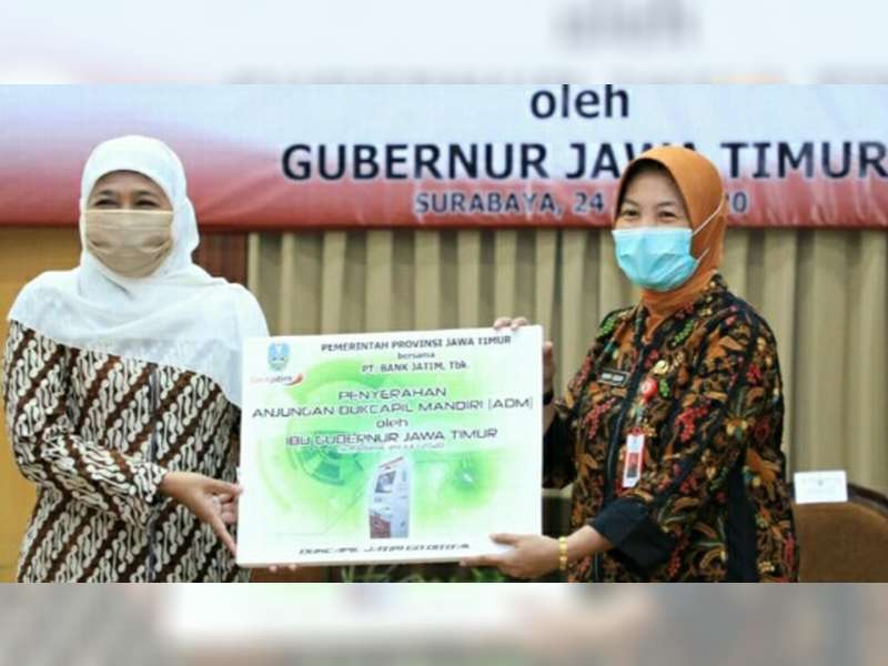  Pemkab Bojonegoro Terima Mesin Anjungan Dukcapil Mandiri dari Gubernur Jawa Timur