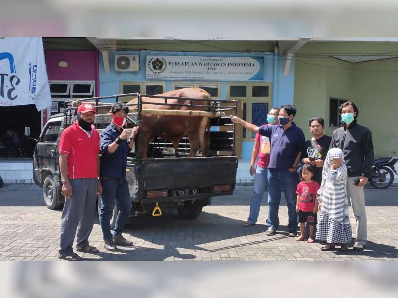 PWI Blora bersama Pertamina EP Asset 4 Cepu, Salurkan Hewan Kurban pada Warga