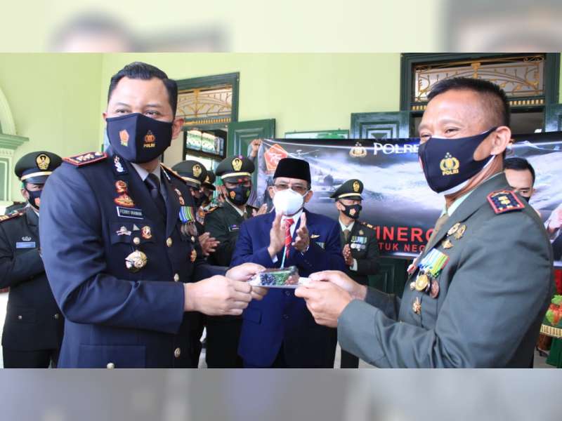 HUT TNI ke-75, Polres Blora Beri Kejutan pada Kodim Blora