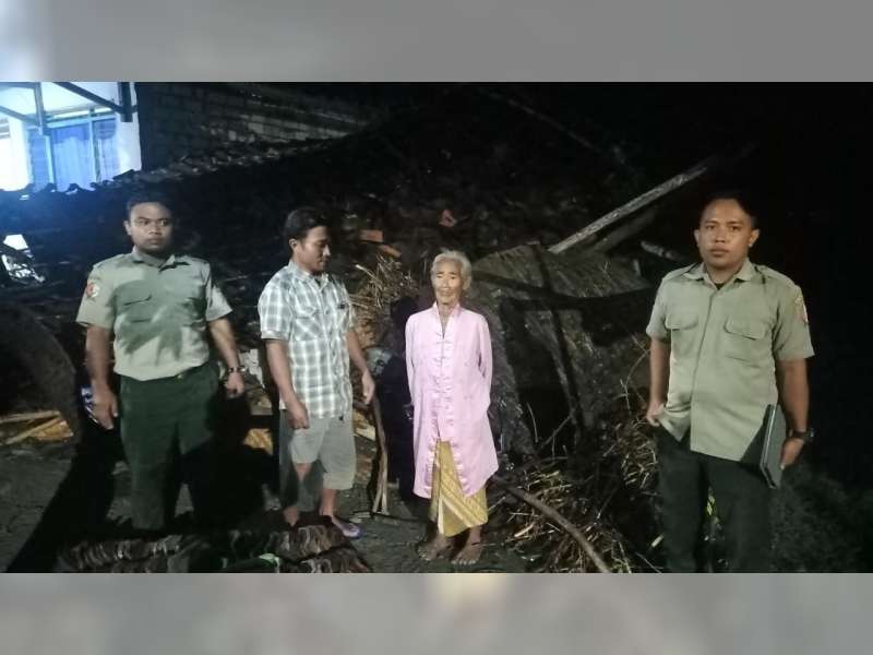 Diterjang Angin Kencang, Sejumlah Rumah dan Bangunan di Kanor Bojonegoro, Rusak