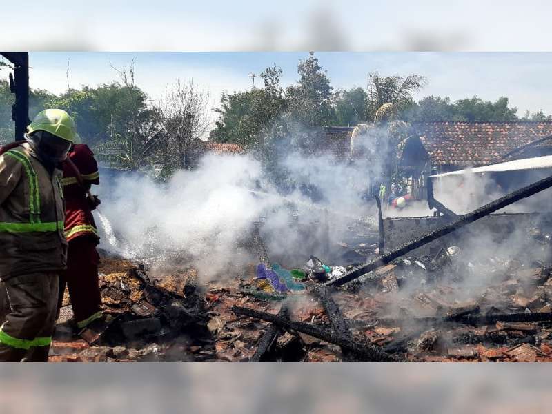 3 Bangunan Rumah Warga Trucuk Bojonegoro Ludes Terbakar, Kerugian Capai Rp 276 Juta