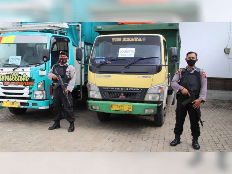 Aparat Kepolisan Jaga Ketat Pendistribusian Logistik Pemungutan Suara Pilkada Blora 2020