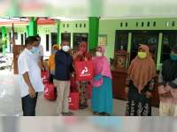 Pertamina EP Asset 4 Sukowati Field Santuni Korban Longsor di Desa Semanding, Bojonegoro