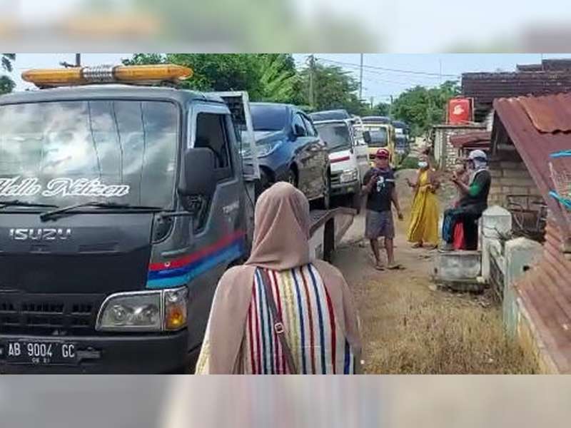 Ratusan Mobil yang Dibeli Warga Jenu, Tuban, dari Uang Penjualan Tanah Proyek Kilang Minyak