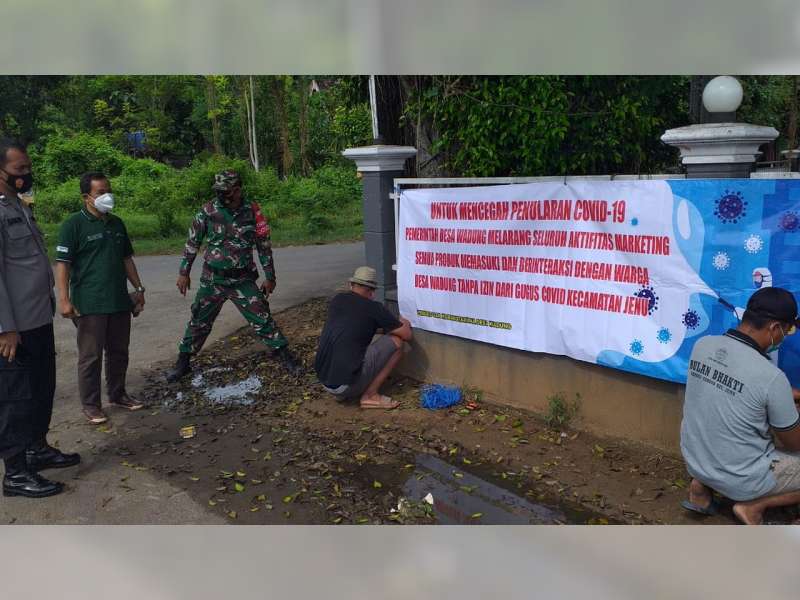 Miliarder Desa di Jenu, Tuban, Resah, Pasang Banner: Sales Dilarang Masuk &nbsp;