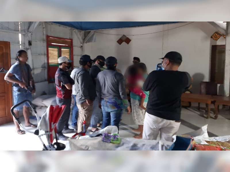 Densus 88 Amankan Sejumlah Buku Jihad dari Rumah Terduga Teroris di Temayang, Bojonegoro