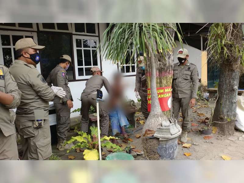 Berkeliaran Tanpa Pakaian dan Resahkan Warga, ODGJ di Tuban Diamankan Satpol PP