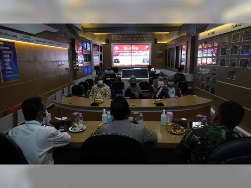 Kapolres Launching Program Orang Tua Asuh bagi Pelajar dan Mahasiswa Papua di Bojonegoro