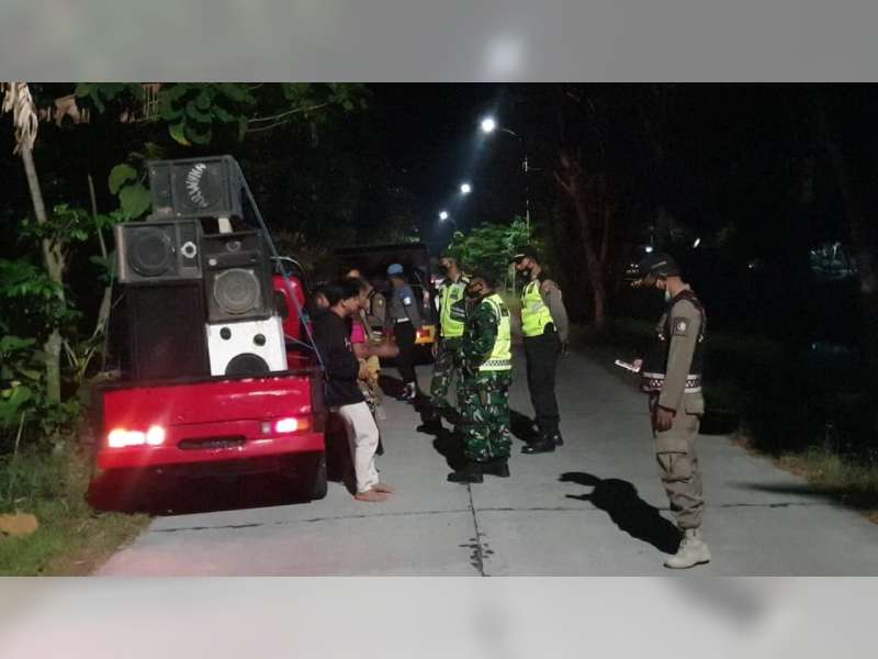 Polisi di Kapas, Bojonegoro, Bubarkan Warga yang Nekat Gelar Takbir Keliling