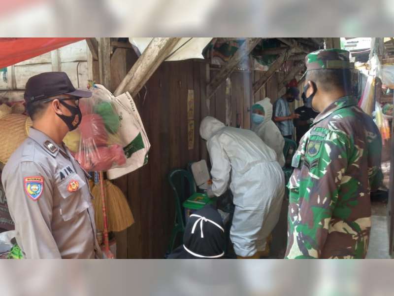 Antisipasi Klaster Baru, Aparat Gabungan di Blora Gelar Test PCR di Pasar Tradisional Medang