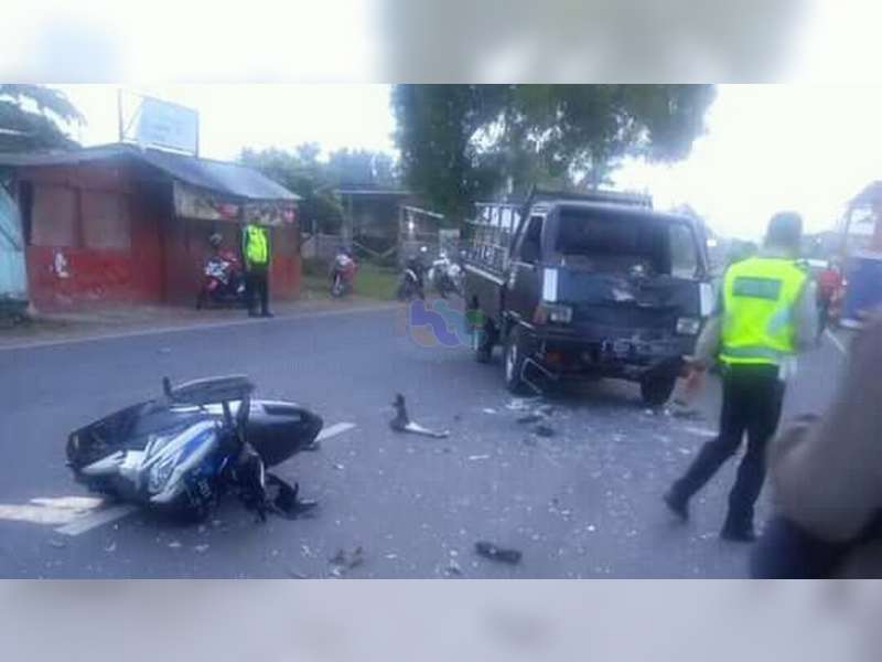 Diduga Kurang Konsentrasi, Pikap Tabrak Motor di Tuban, 2 Orang Pengendara Motor Luka-luka