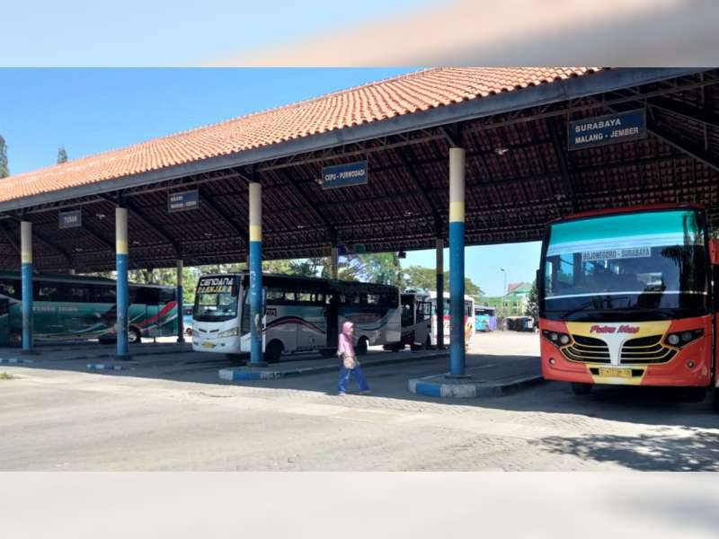 PPKM Darurat COVID-19, Penumpang di Terminal Rajekwesi Bojonegoro Sepi