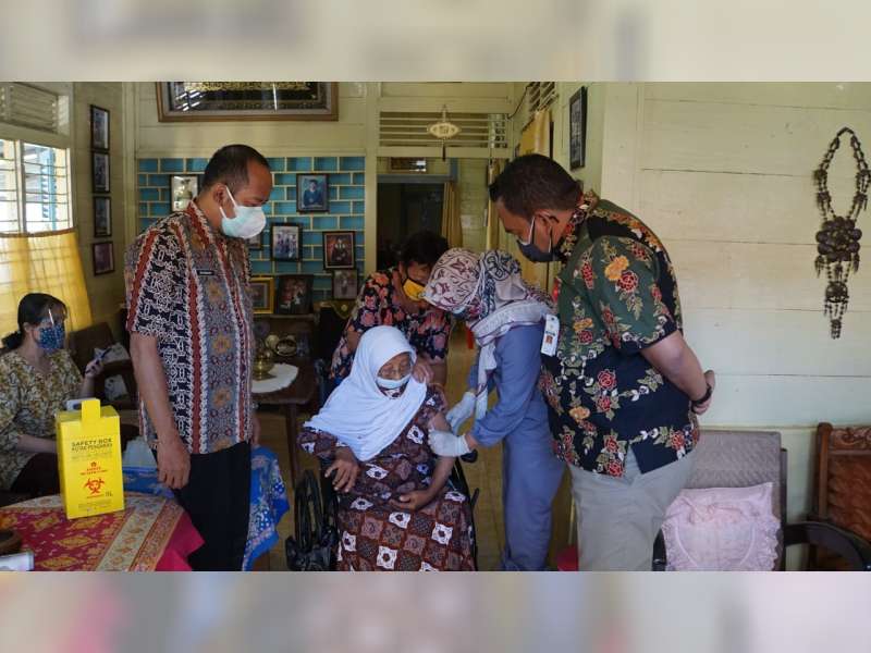 Bupati Blora Tinjau Pelaksanaan Vaksinasi 'Jemput Bola' bagi Lansia