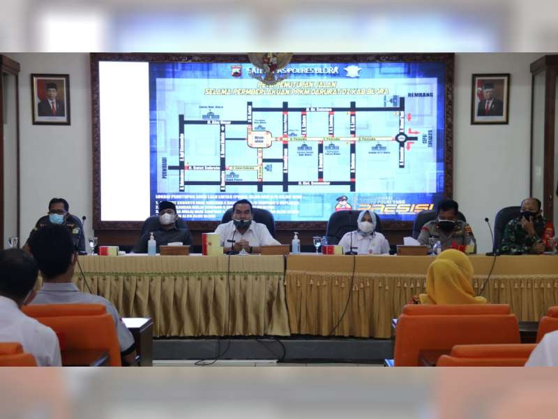 Mobilitas Masyarakat Masih Tinggi, Pemkab Blora Lakukan Penyekatan Sejumlah Ruas Jalan