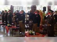 Kenakan Pakaian Adat, Bupati Blora Ikuti Upacara Detik-detik Proklamasi Secara Virtual