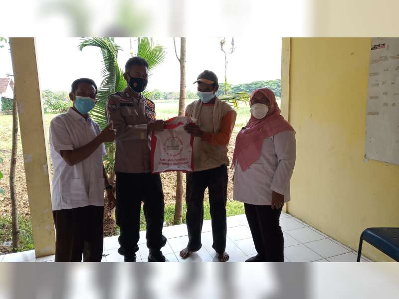 Polisi Blora Salurkan Banpres untuk Warga Terdampak COVID-19