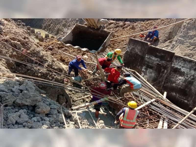 Tertimbun Longsoran Tanah, 3 Pekerja di Sukosewu, Bojonegoro, Luka-luka