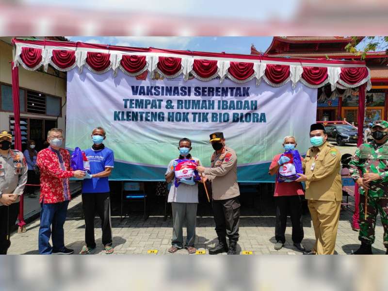 Kapolda Jateng Pantau Vaksinasi Corona di Kelenteng Hok Tik Bio Blora