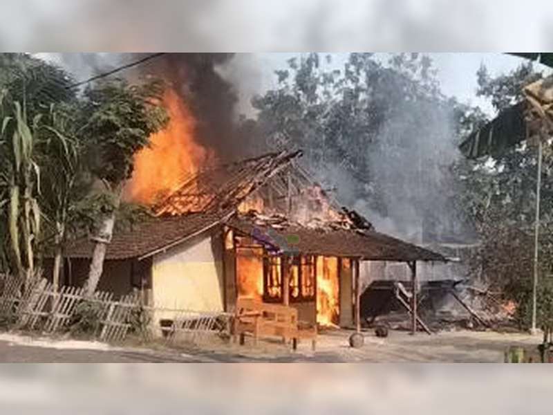 Kebakaran Rumah di Sukosewu, Bojonegoro, Dinas Damkar Terkendala Akses Jalan
