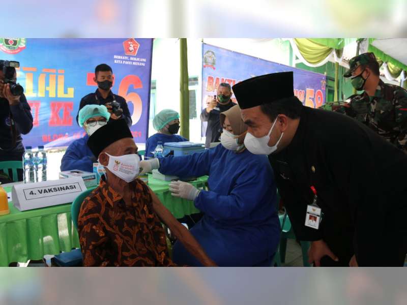 Bupati Blora Tinjau Vaksinasi TNI AU untuk Warga Getas, Kecamatan Cepu
