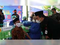 Bupati Blora Tinjau Vaksinasi TNI AU untuk Warga Getas, Kecamatan Cepu