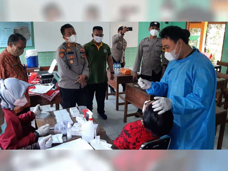 Pastikan PTM Aman dari COVID-19, Polisi Blora Lakukan Swab Antigen Siswa Secara Acak